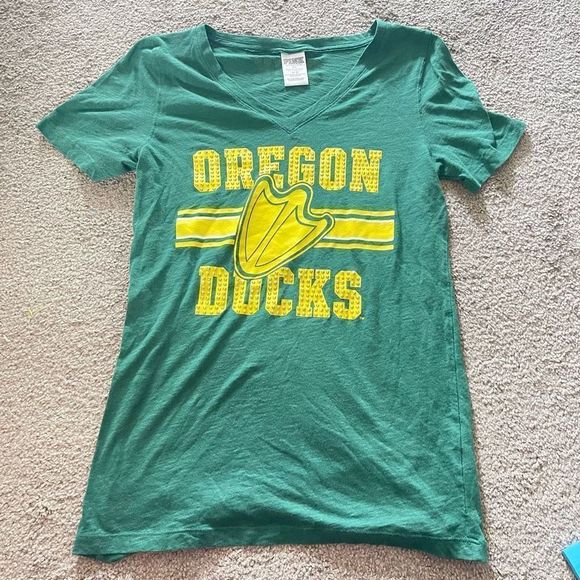 PINK Victoria’s Secret Bling Oregon Ducks V-Neck Short Sleeve Shirt Size Medium - Picture 1 of 4